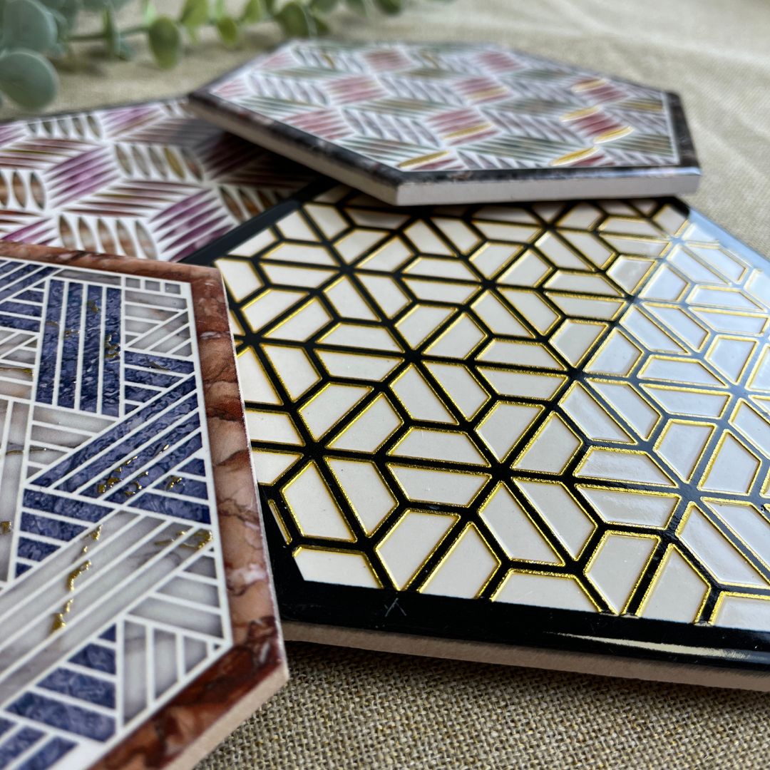 Bordskåner keramik 6-kantet 16x16 cm 1 stk. 4 ass. motiver