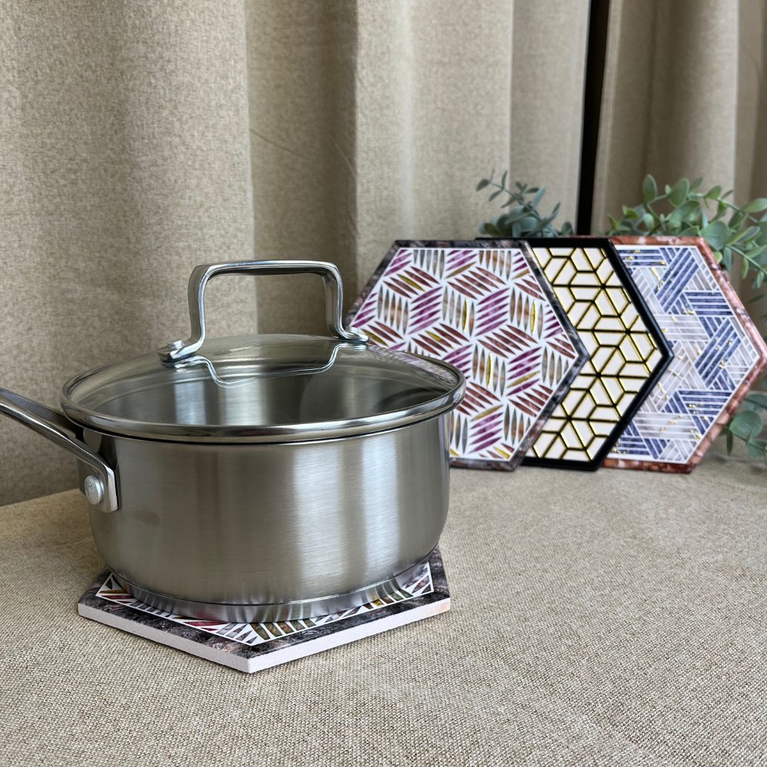 Bordskåner keramik 6-kantet 16x16 cm 1 stk. 4 ass. motiver