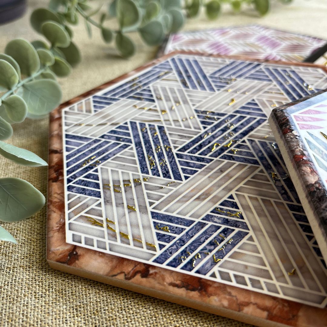 Bordskåner keramik 6-kantet 16x16 cm 1 stk. 4 ass. motiver