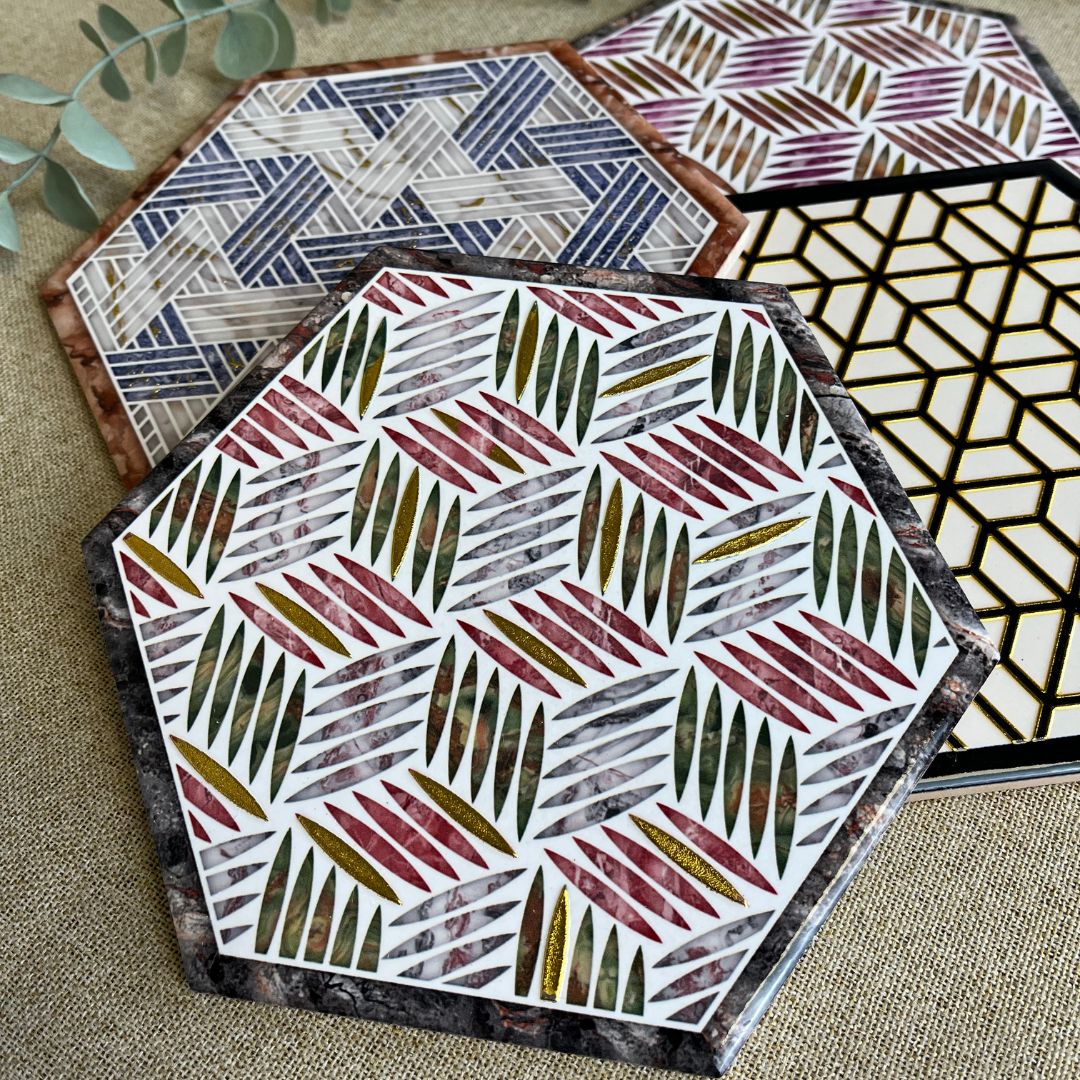 Bordskåner keramik 6-kantet 16x16 cm 1 stk. 4 ass. motiver