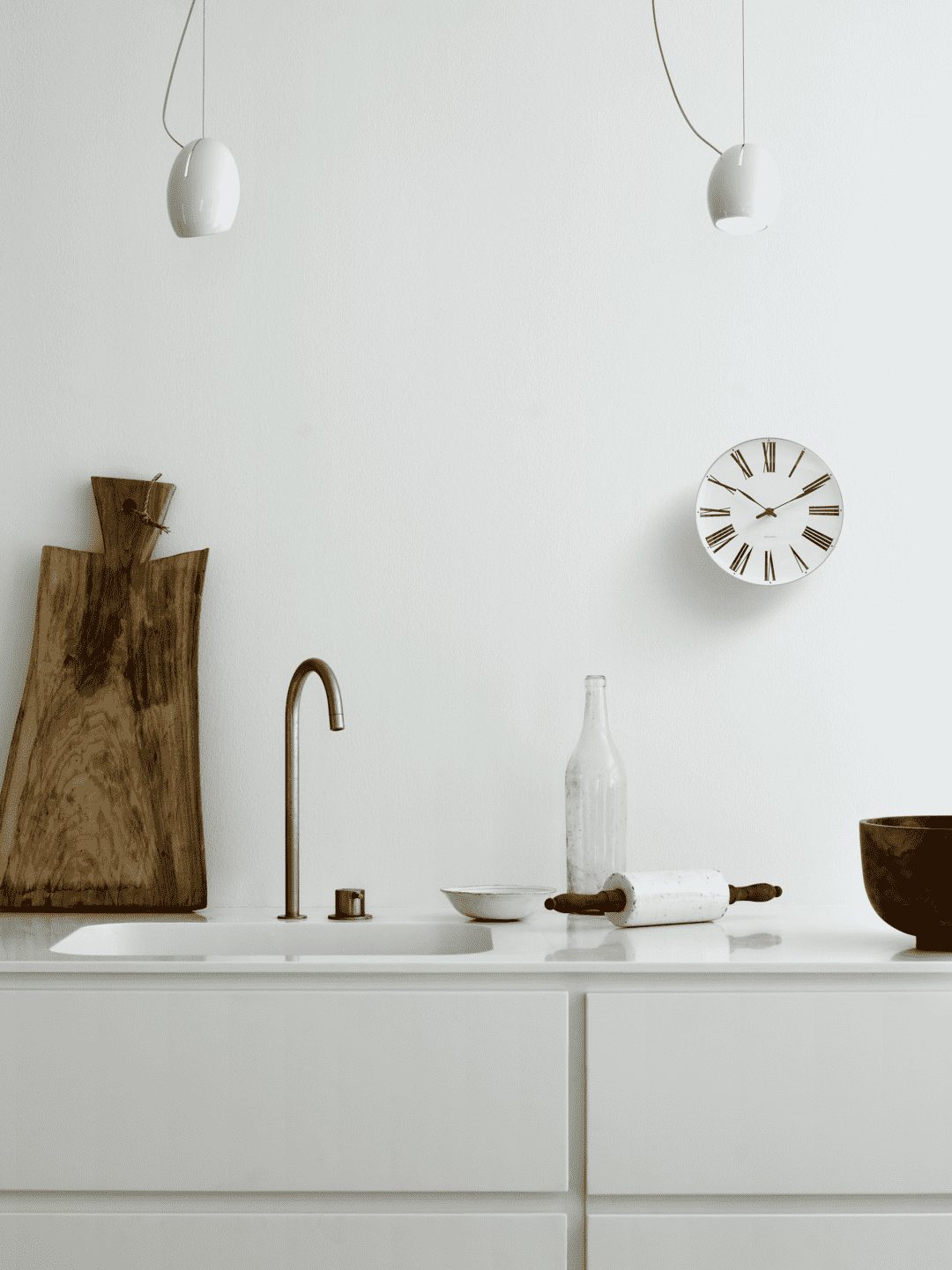 Arne Jacobsen - Roman Vægur Ø21 cm hvid/sort