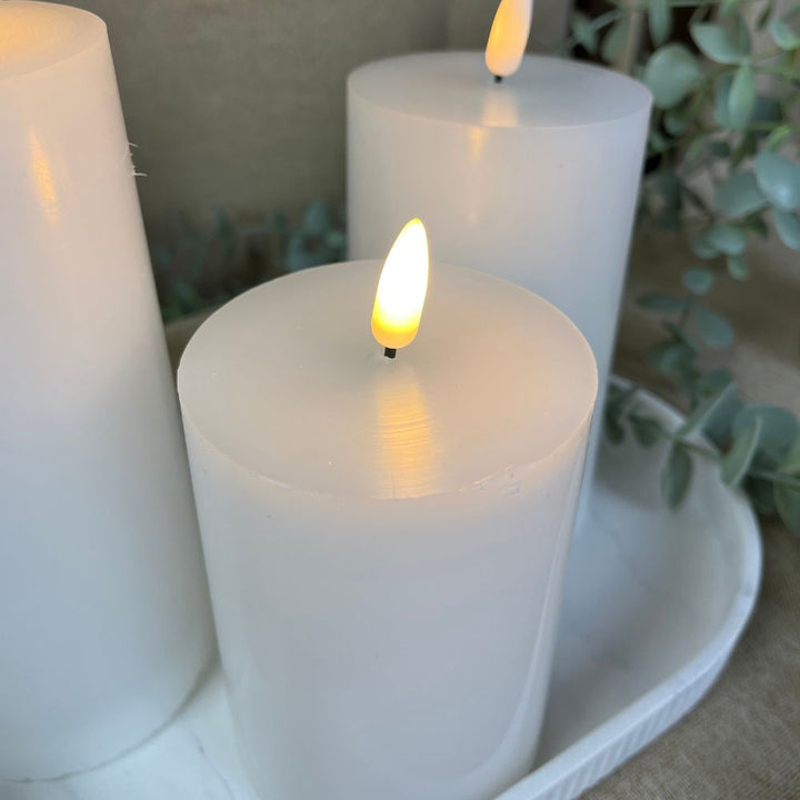 3 LED Bloklys med 3D flamme og fjernbetjening Ø7,5 cm - Hvid