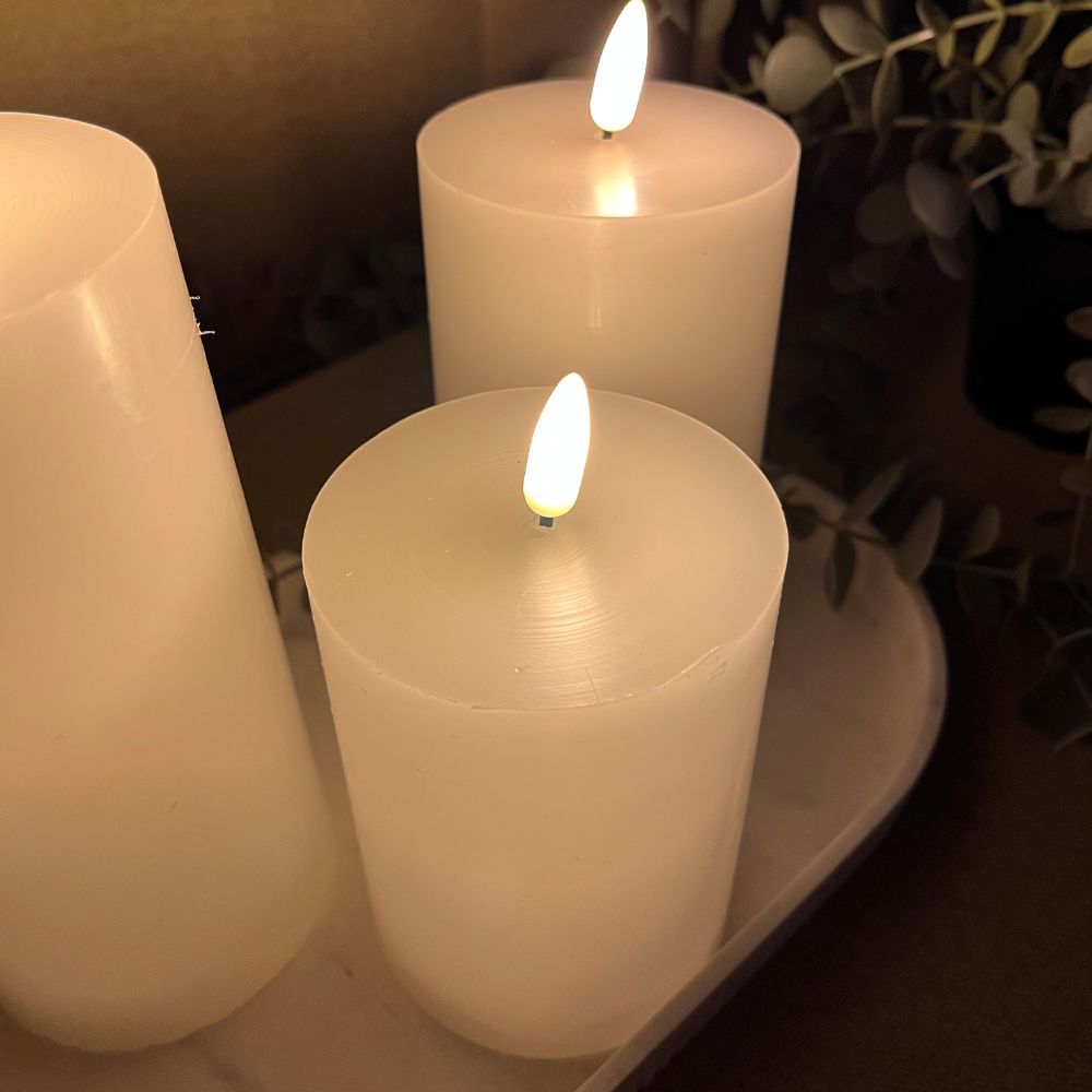 3 LED Bloklys med 3D flamme og fjernbetjening Ø7,5 cm - Hvid