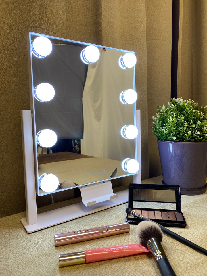 Conzept - make up spejl med lys og mobilholder