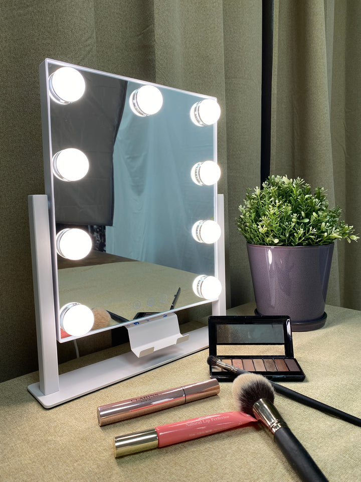 Conzept - make up spejl med lys og mobilholder