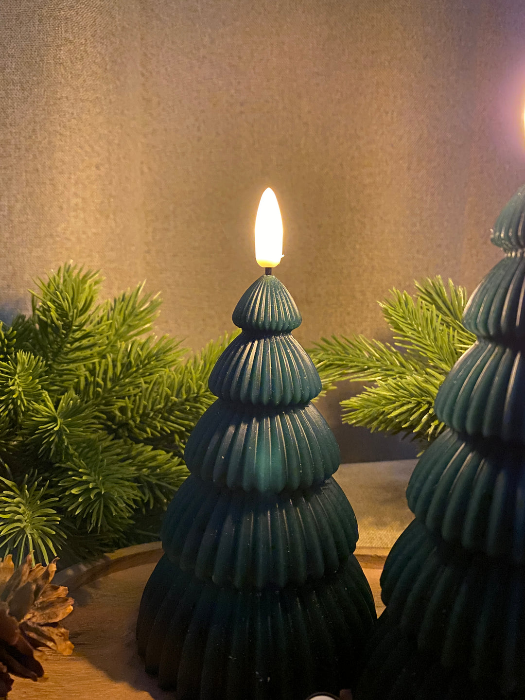 LED juletræ 2 stk. i grøn - med fjernebetjening