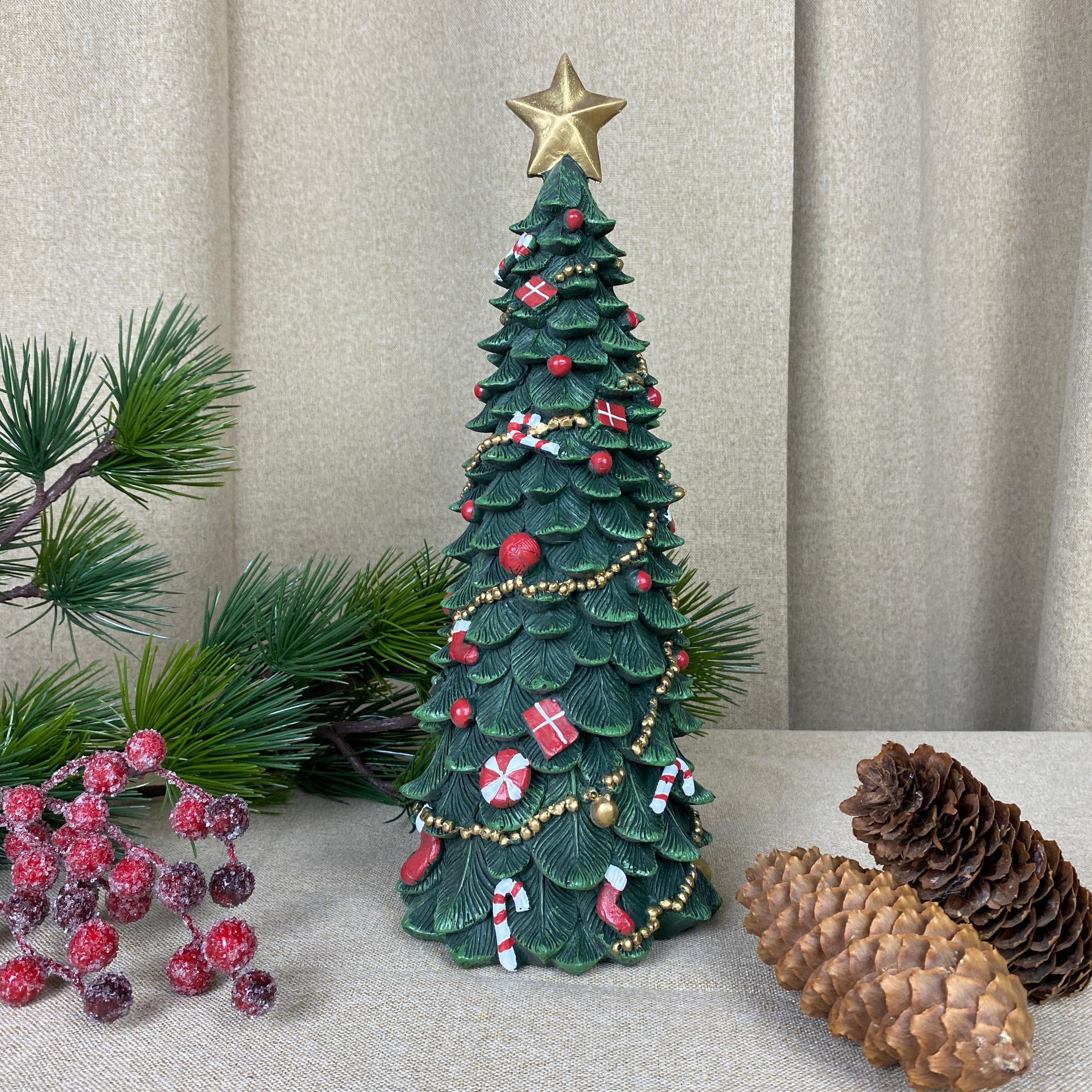 Juletræ med pynt 33 cm polyresin mørk grøn