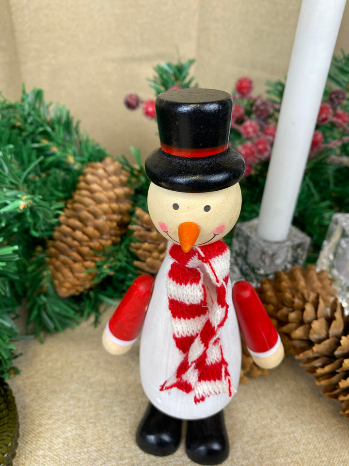 Snemand med tørklæde - i fyrretræ 17,7 cm