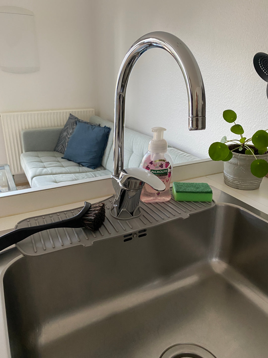 Silikonemåtte "SPLASH GUARD" til rundt om køkkenarmatur 45x14,5x0,5 cm