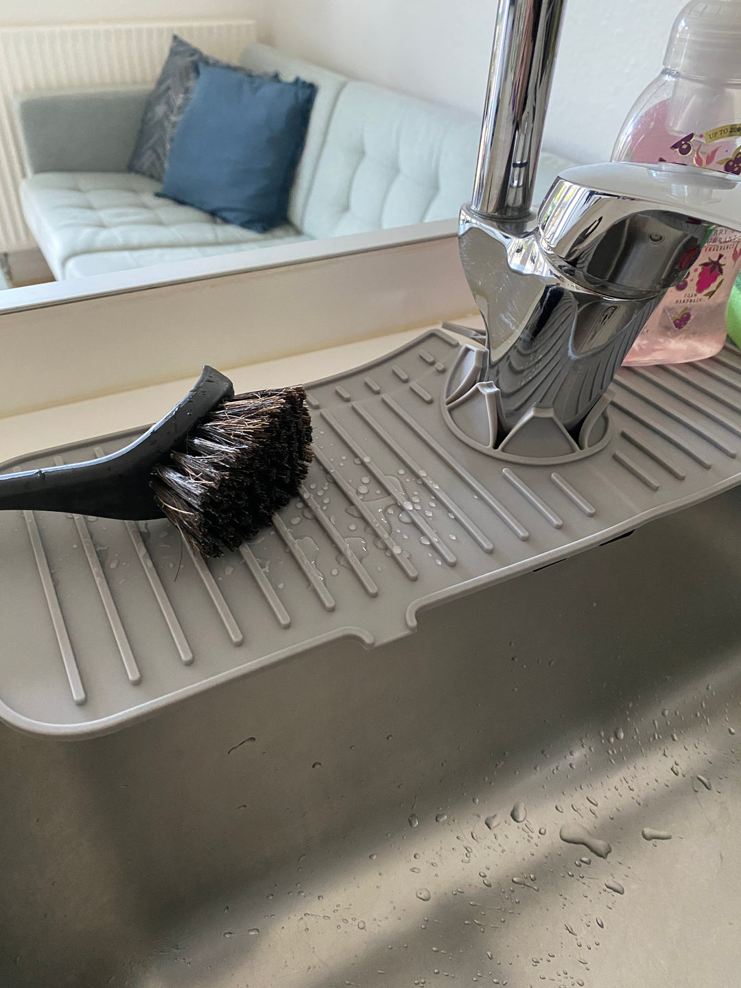 Silikonemåtte "SPLASH GUARD" til rundt om køkkenarmatur 45x14,5x0,5 cm