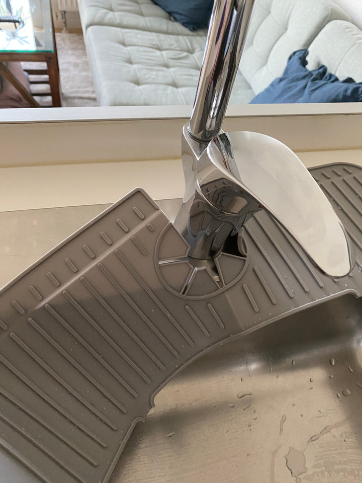 Silikonemåtte "SPLASH GUARD" til rundt om køkkenarmatur 45x14,5x0,5 cm