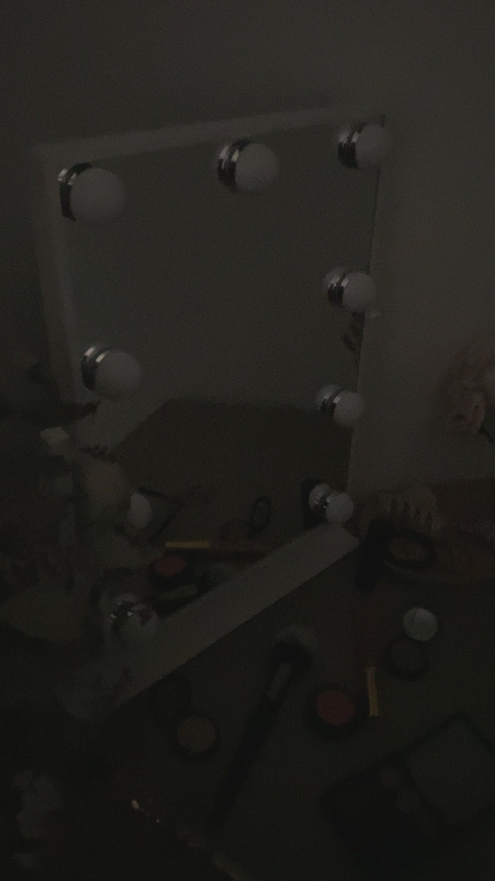 Make up spejl med 9 pærer 240 V