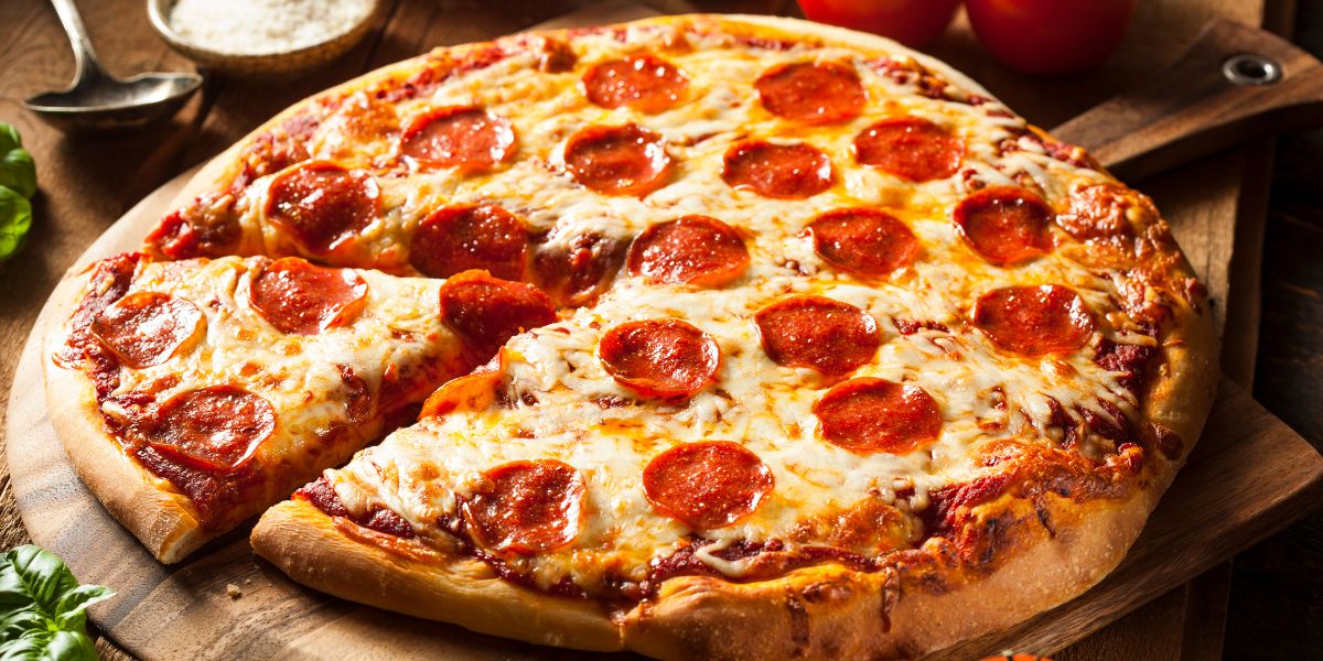 Hjemmelavet Pepperoni Pizza i sautégryde
