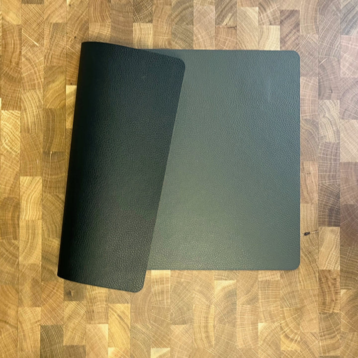Dacore - Platzset aus weichem PU-Leder, 30 x 45 cm - mittelgrau/schwarz, wendbar