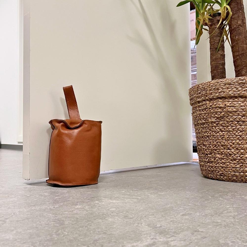 Dacore - Dørstopper med håndtag Ø13x17 cm læder natur