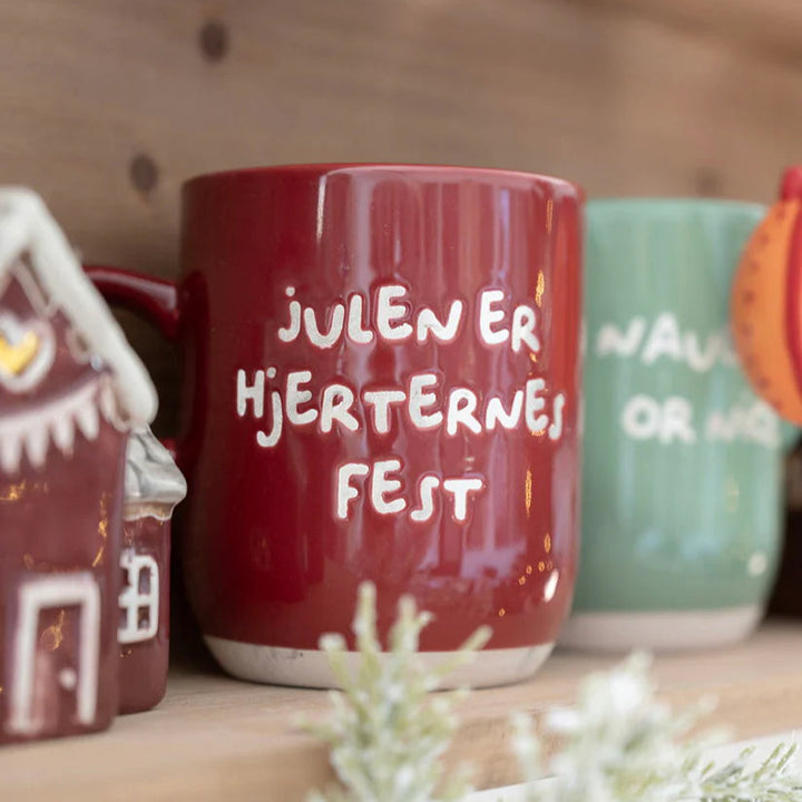 Det gamle apotek - Krus 30 cl. rød - Julen er hjerternes fest