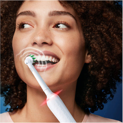 Oral-B - Pro gavesæt med to tandbørster 3 3900 Duo black/white