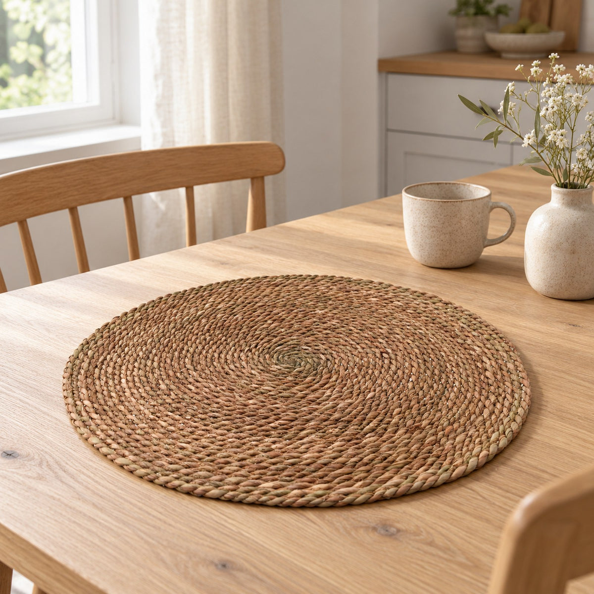 Dækkeserviet rattan Ø38 cm i stuen eller køkkenet