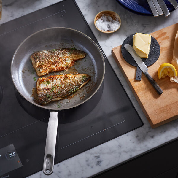 Fiskars - Stekpanna i helt stål 28 cm 