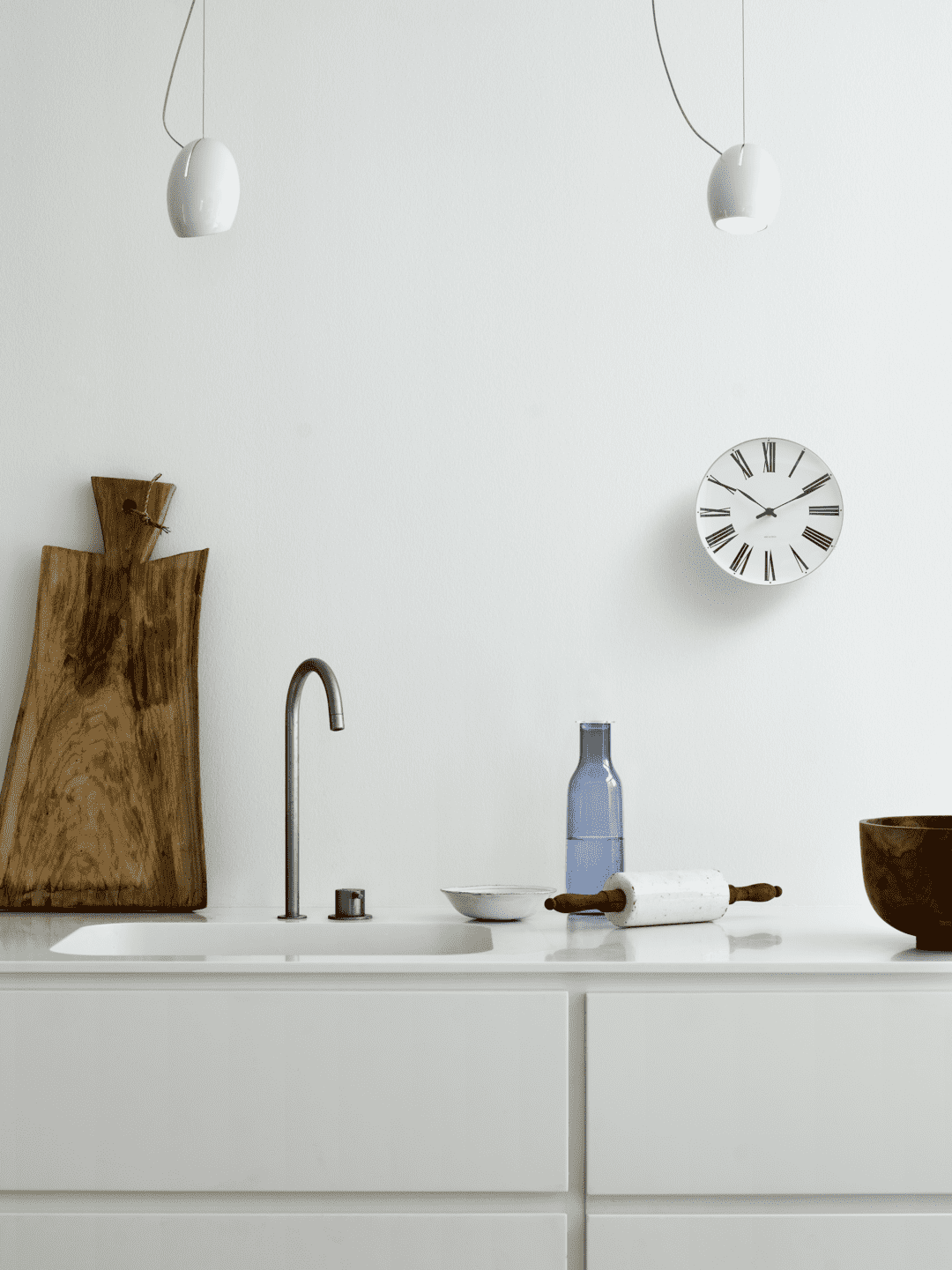 Arne Jacobsen - Roman Vægur Ø29 cm hvid/sort