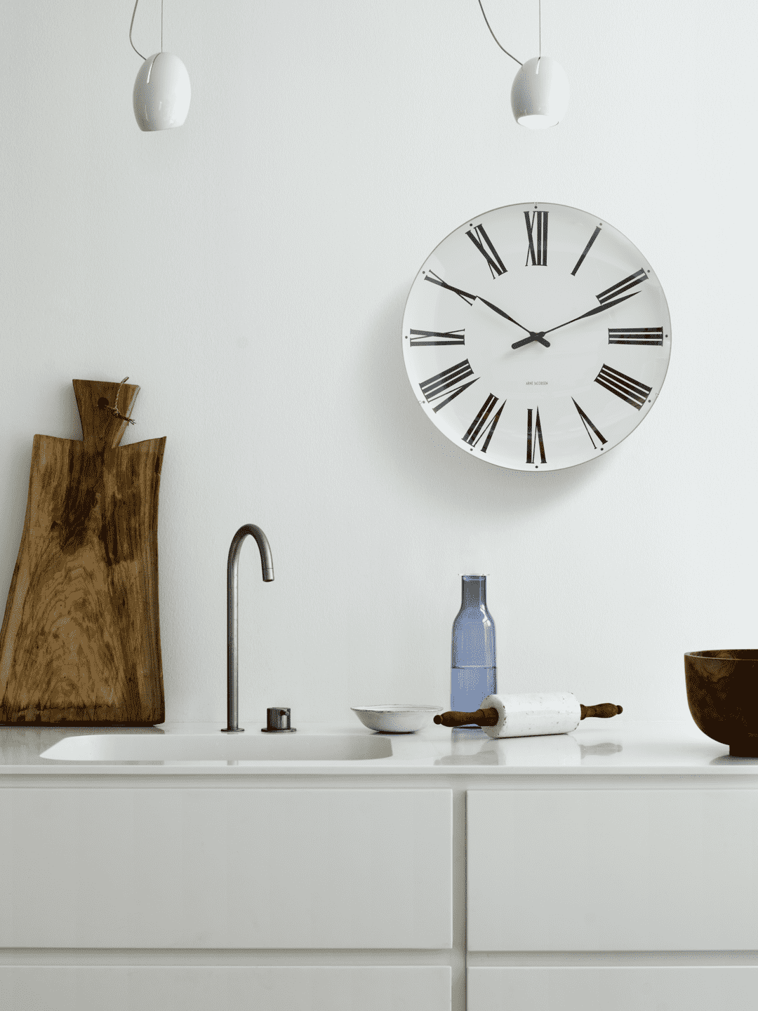 Arne Jacobsen - Roman Vægur Ø48 cm hvid/sort