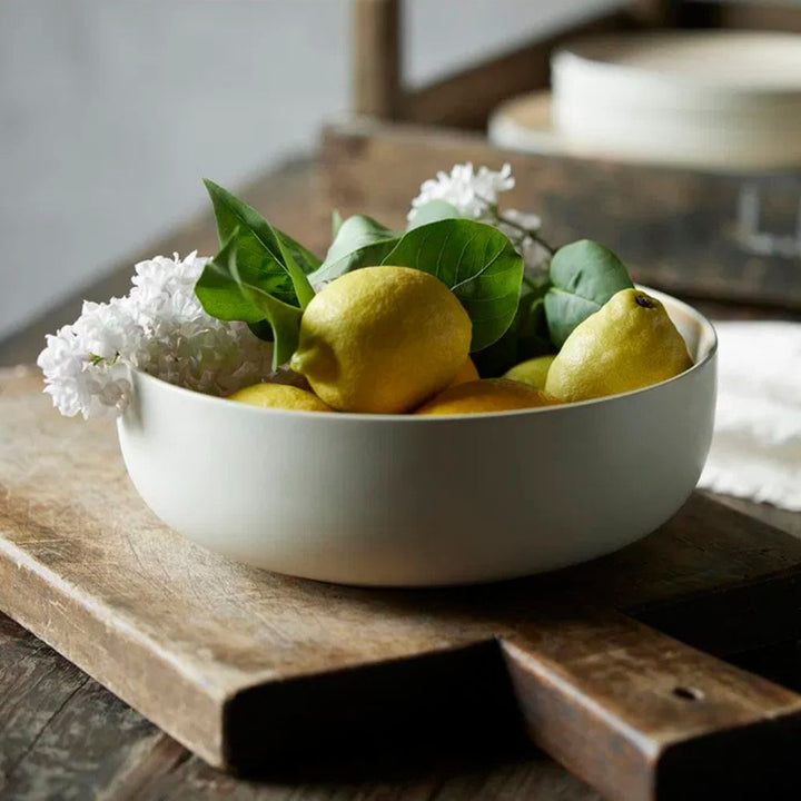 Studio Round - Salatskål North 25 cm Matte white/Matte sand