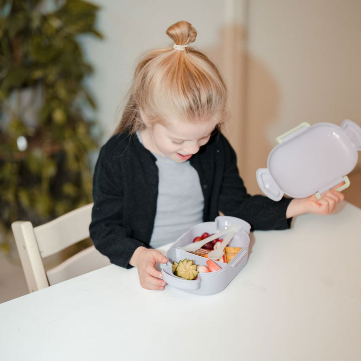 Madkasse - med rumopdeling og bestik - assorteret design