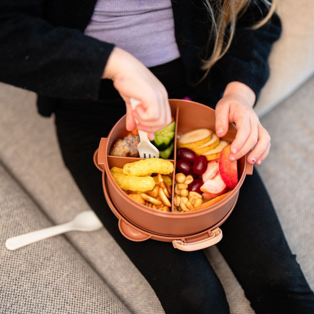 Madkasse - med rumopdeling og bestik - assorteret design