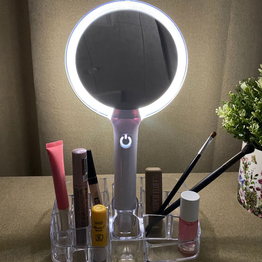 Makeup spejl med opbevaring og led lys