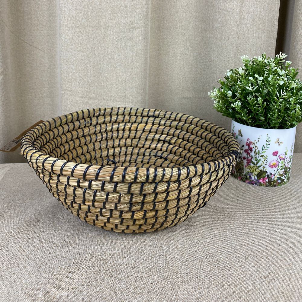 Kurv Ø 33 x 12 cm i flet med sort snor