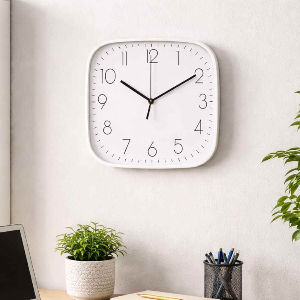 Conzept - Vægur radiostyret 30x30 cm i hvid - Sweep Quartz Movement