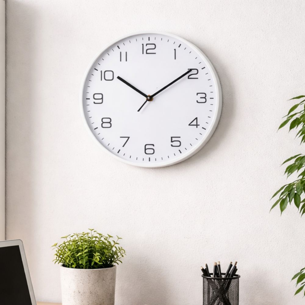Conzept – Wanduhr, funkgesteuert, 30 cm, weiß – schleichendes Quarzwerk