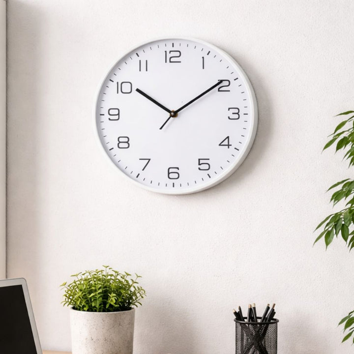 Conzept – Wanduhr, funkgesteuert, 30 cm, weiß – schleichendes Quarzwerk