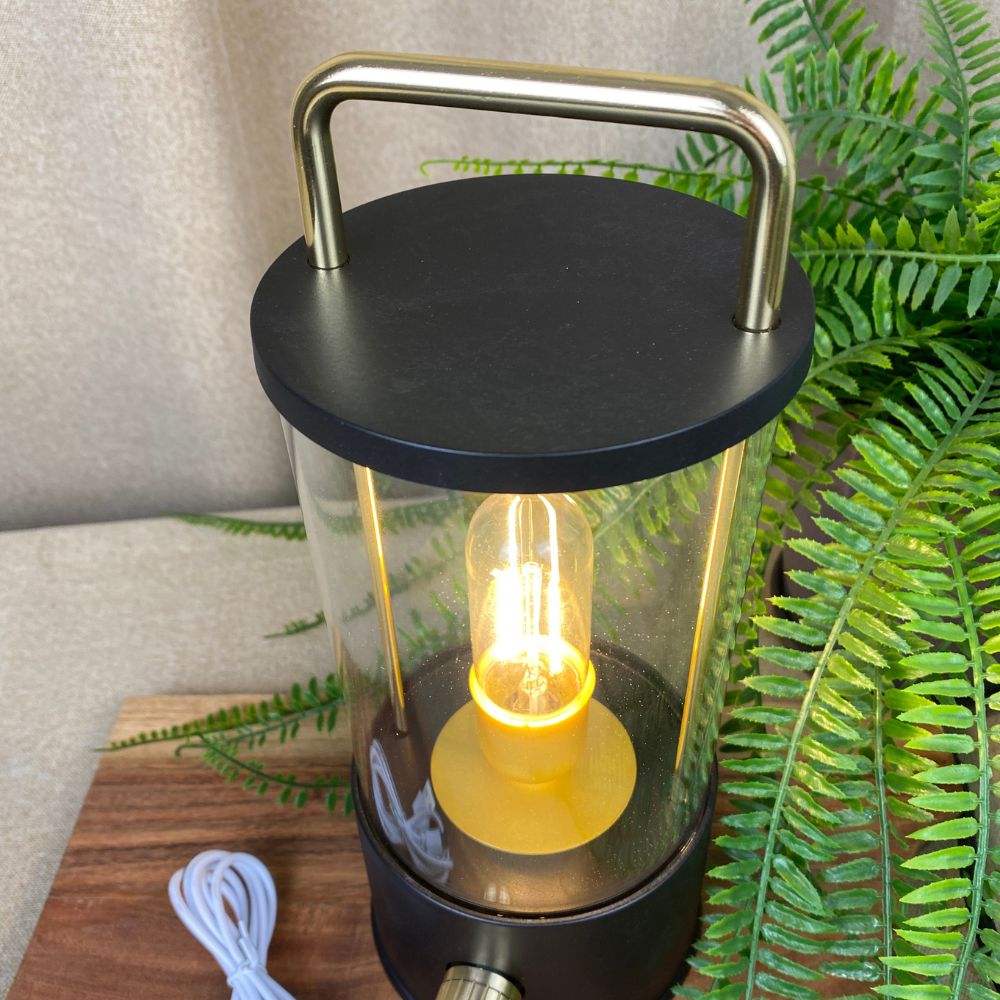 Lampe med håndtag og messing drejeknap - genopladelig