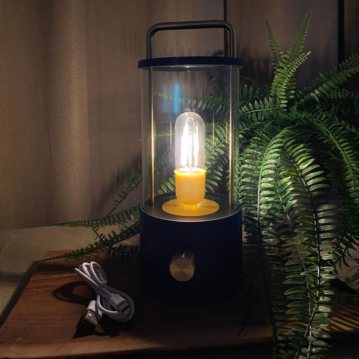 Lampe med håndtag og messing drejeknap - genopladelig