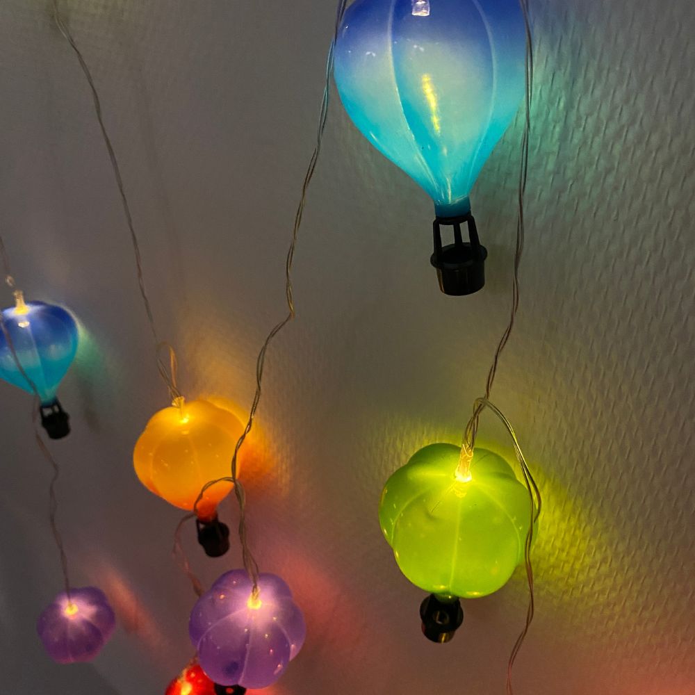 Conzept - Solcellsdriven ljusslinga med 10 luftballonger
