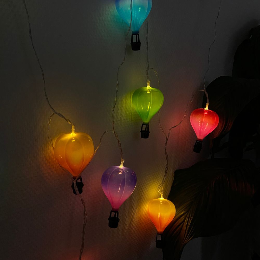 Conzept - Solcellsdriven ljusslinga med 10 luftballonger