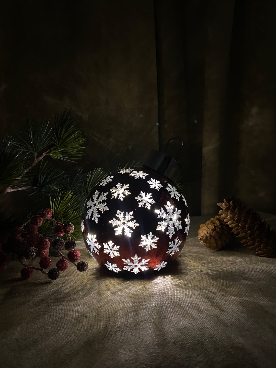 Julekugle med LED og snefnug Ø15 cm