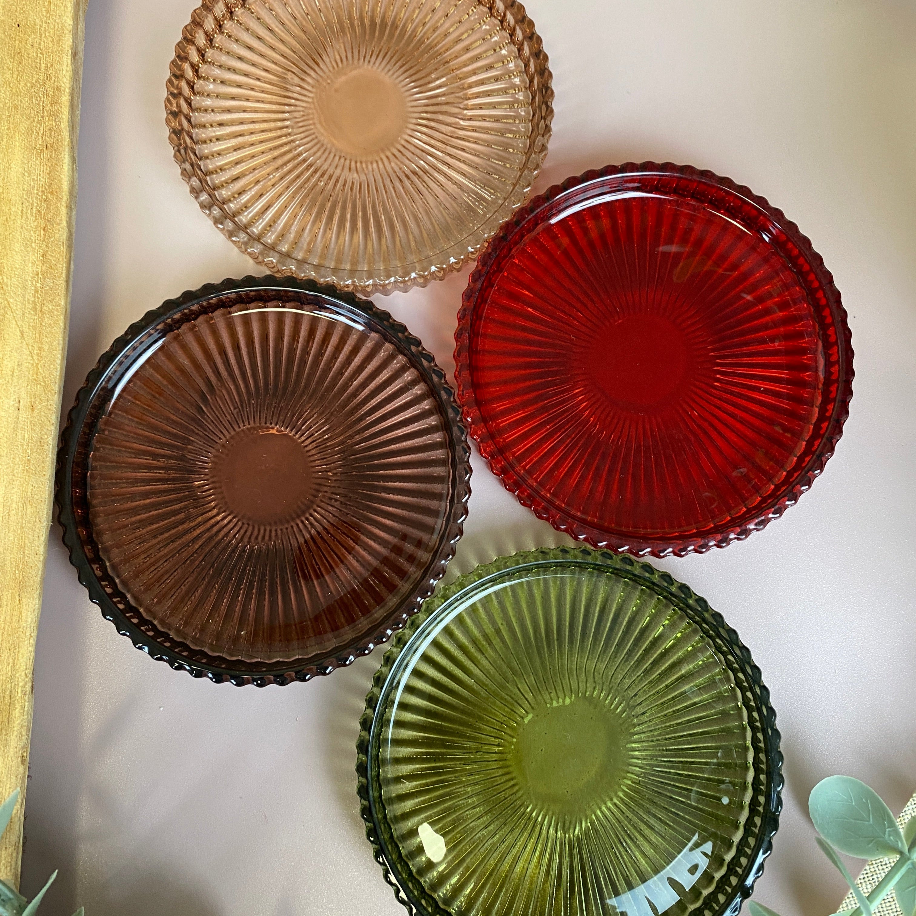 Glasfad til dekorationer Ø9,8 cm i farvet glas - assorteret