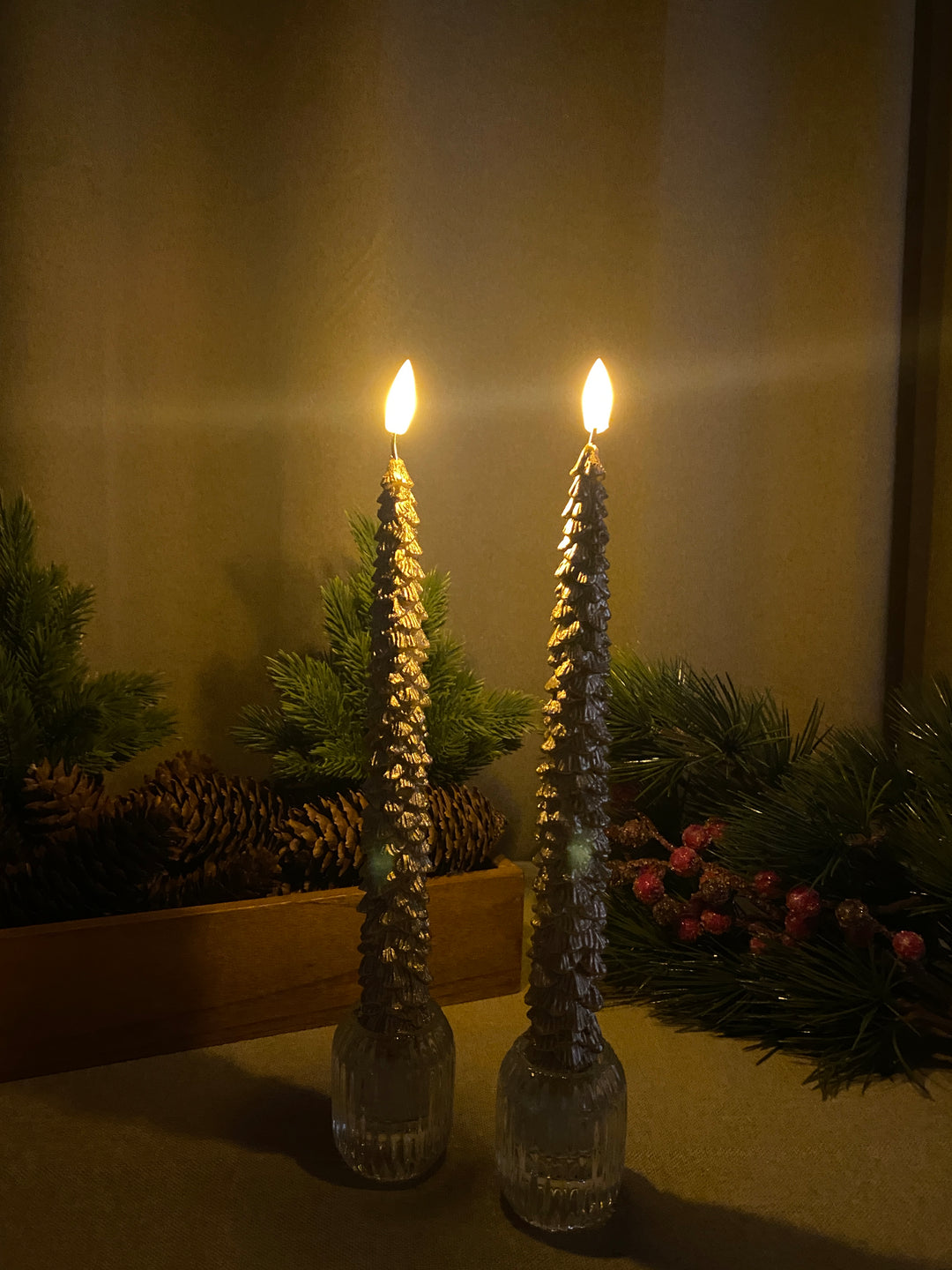 LED stagelys - juletræ i guld 2 stk. 25 cm med fjernbetjening