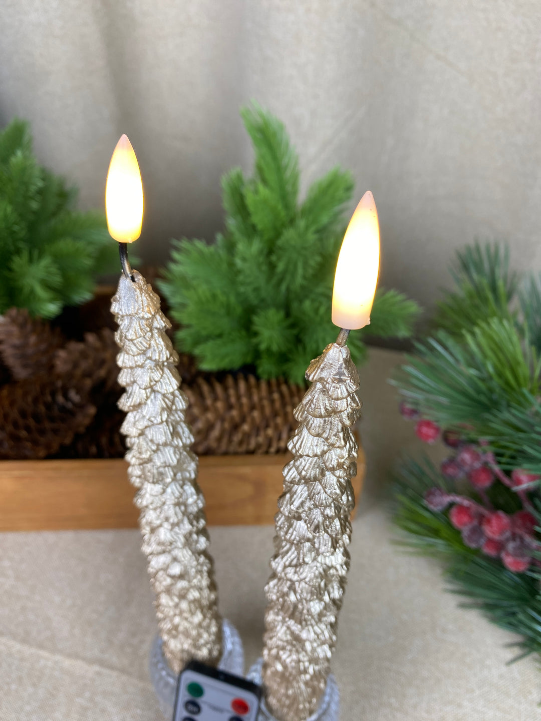 LED stagelys - juletræ i guld 2 stk. 25 cm med fjernbetjening