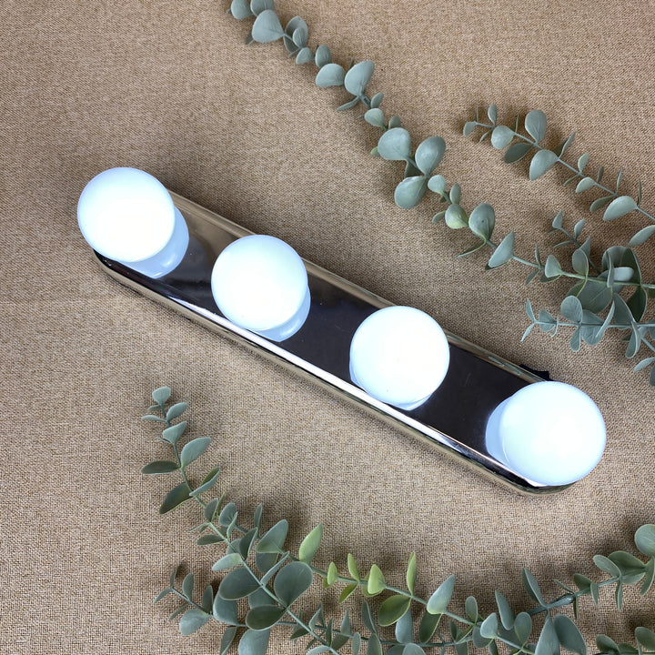 Grundig - Led lys med 4 pære - til batteri