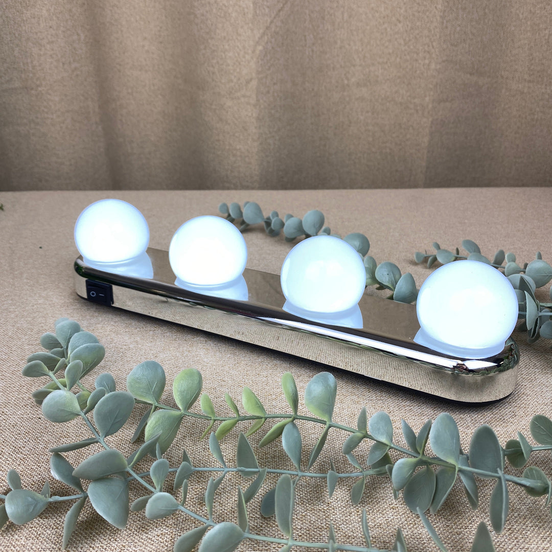 Grundig - Led lys med 4 pære - til batteri