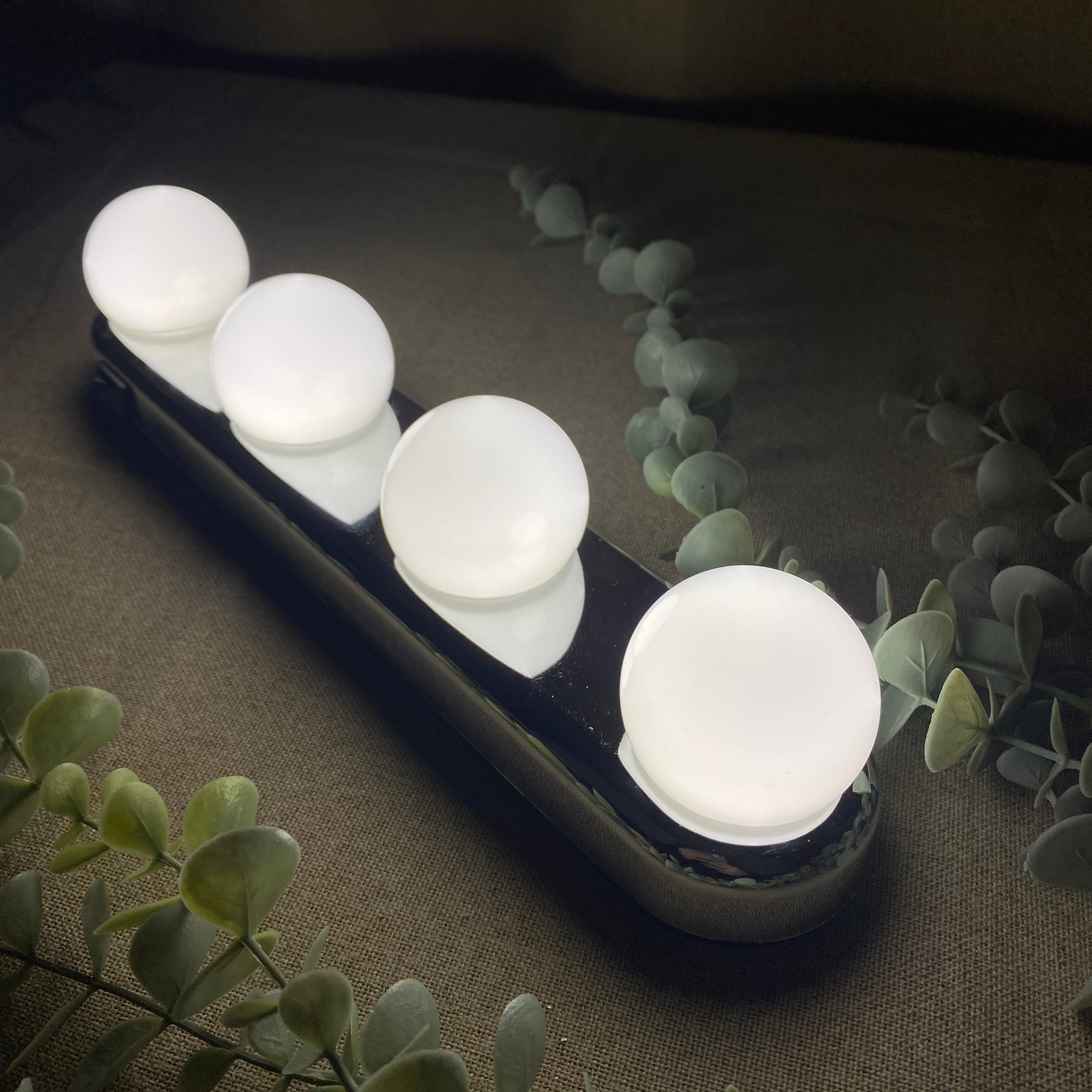 Grundig - Led lys med 4 pære - til batteri