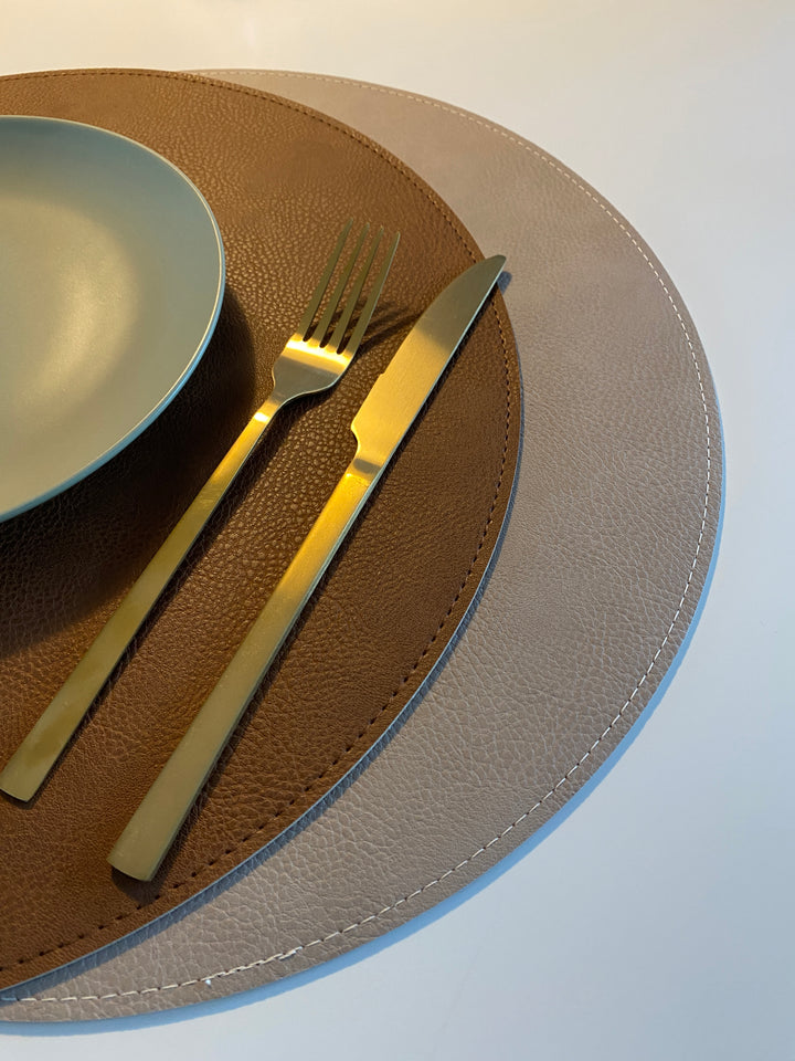 Dækkeserviet vendbar - PU Ø38 cm tobacco/sand