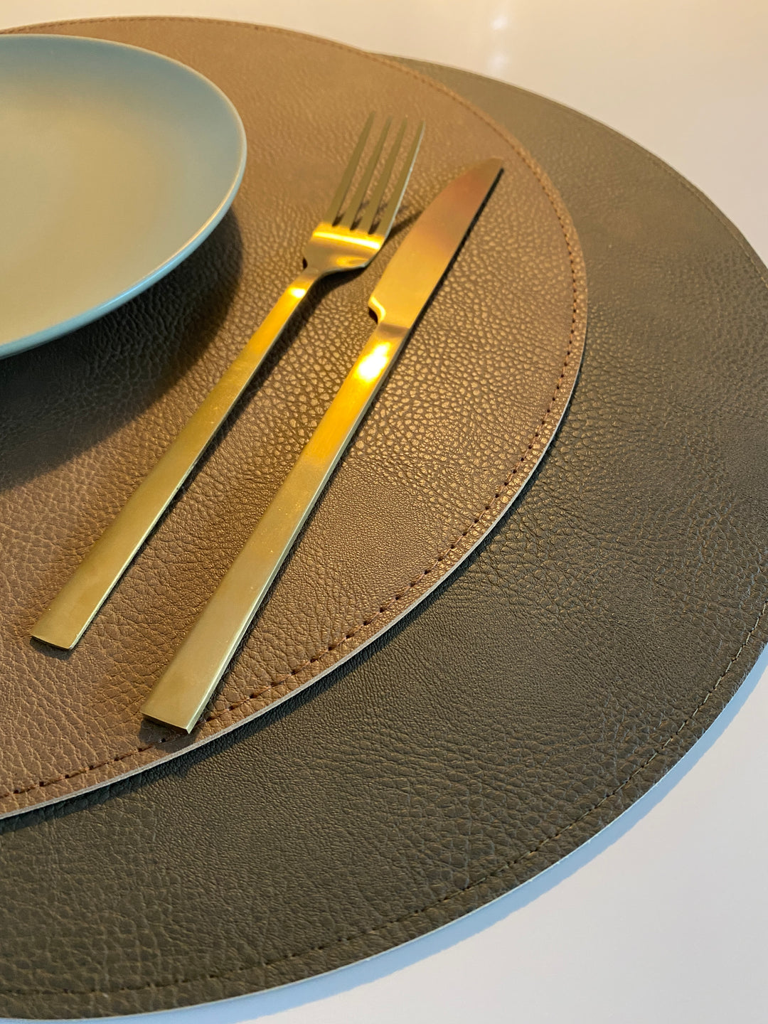 Dækkeserviet vendbar - PU Ø38 cm army/camel