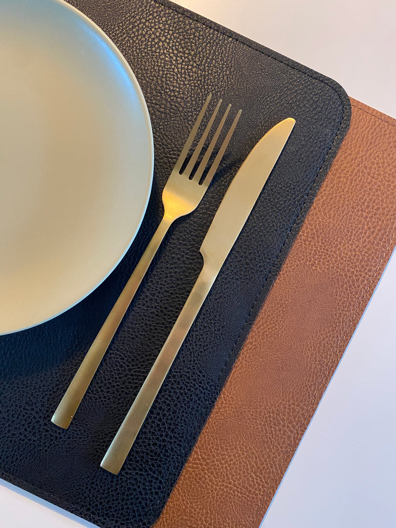 Wendbares Platzset – PU 30x45 cm Cognac/Schwarz