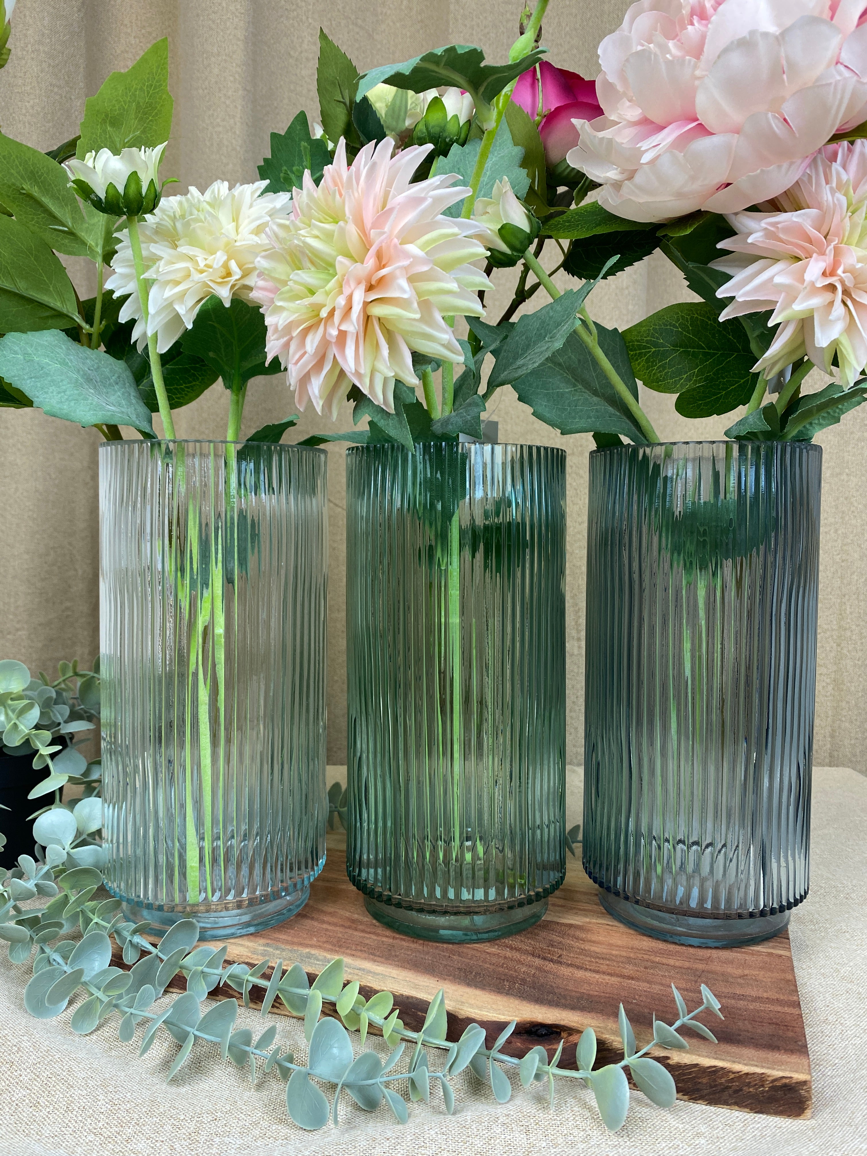Flora vas - räfflat glas 12x25 cm - 3 ass. färger