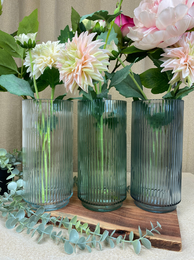Flora-Vase – geriffeltes Glas, 12 x 25 cm – 3 verschiedene Farben 