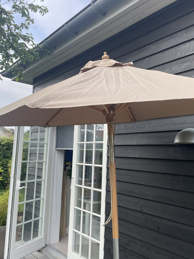 Venedig - Parasol Ø1,8 m 2 delt cappuccino NR. 46